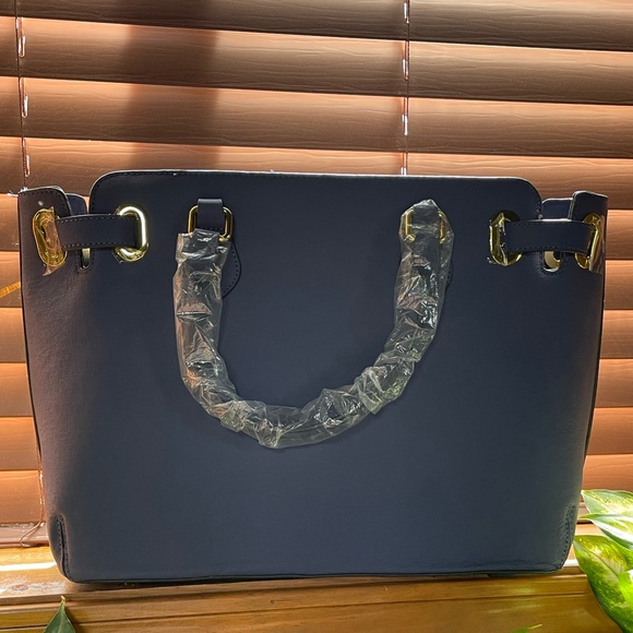 JOY MANGANO CHRISTIE COLLECTION LEATHER SATCHEL W ZIP COMPARTMENT AND WRISTLET. - Picture 3 of 10